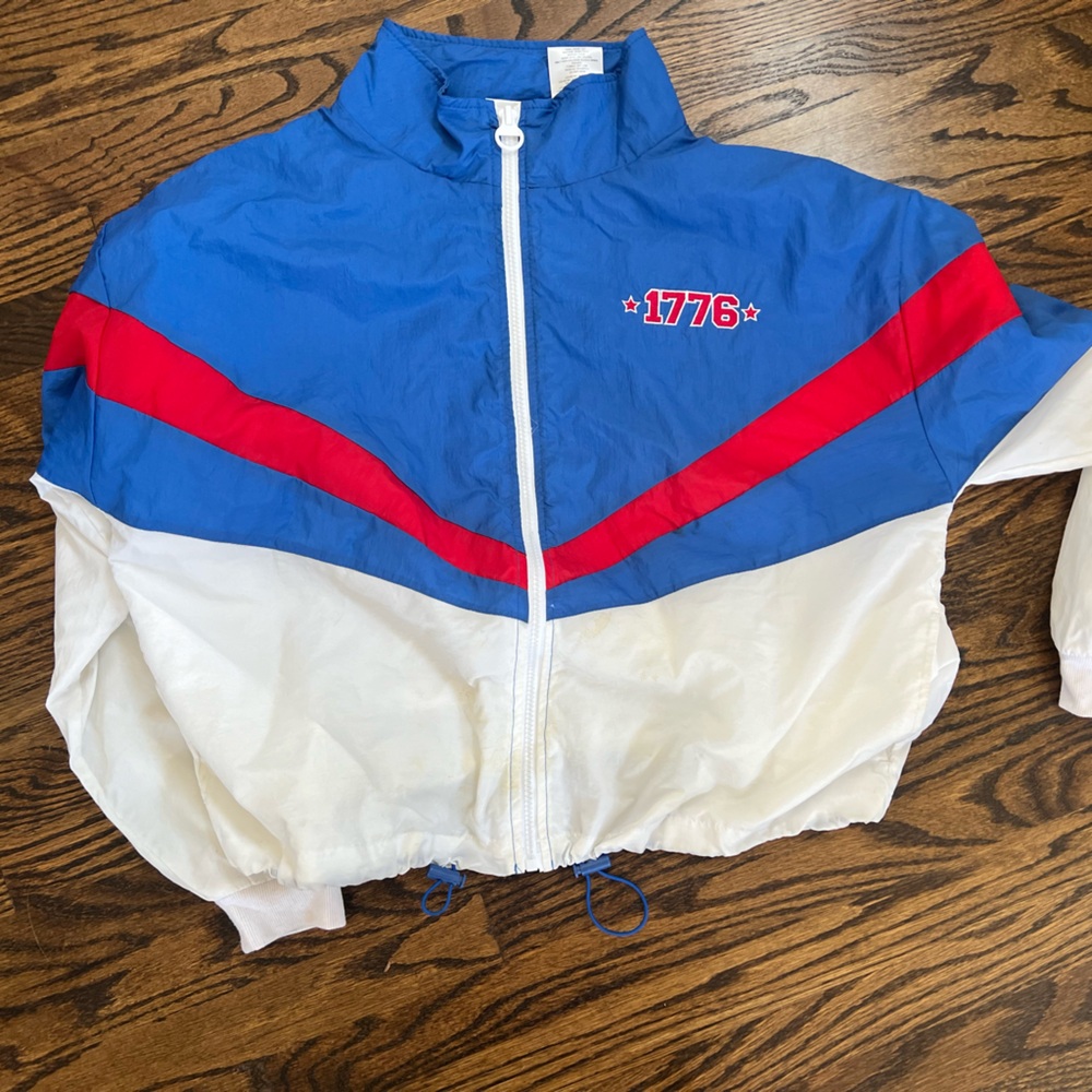 Retro looking cropped USA windbreaker